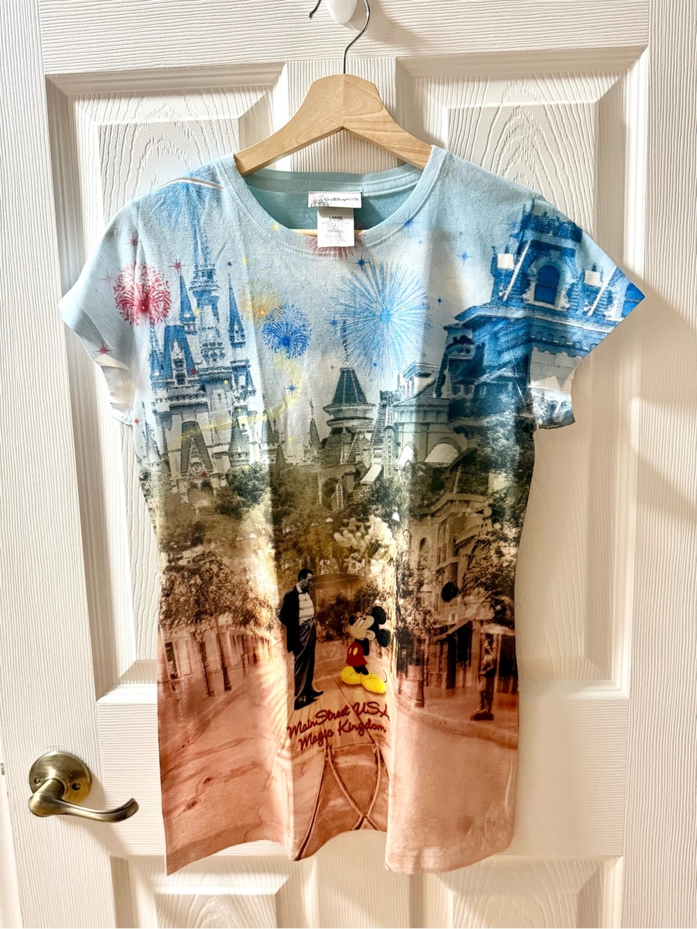Vintage Y2K Walt Disney Mickey Mouse Main Street USA Magic Kingdom Castle Shirt